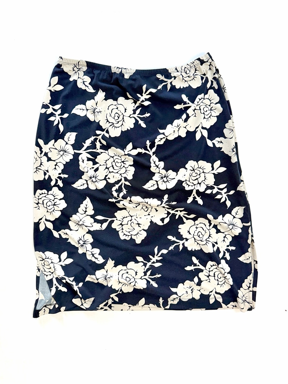 Casual Corner Floral Print Navy and White Midi Slip Skirt Skirt — Low rise Y2K M